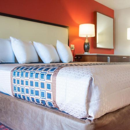 Spencer Inn & Suites エクステリア 写真